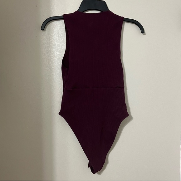 Forever21 | V-Neck Twist Bodysuit - Picture 4 of 5